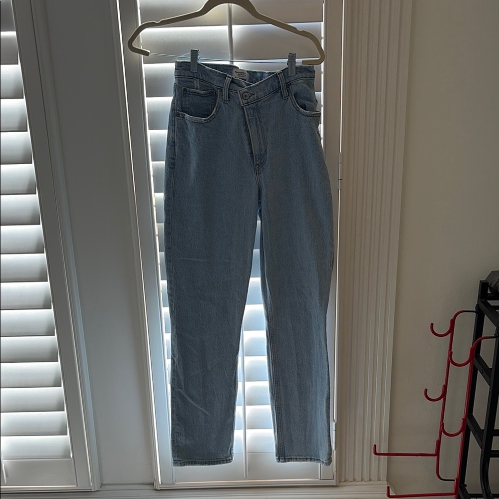 Abercrombie ‘90s Straight Ultra High Rise Classic Light Blue Women's Jeans
